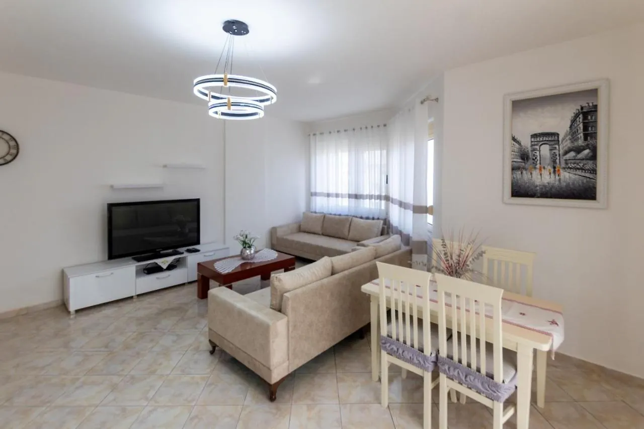 Spacious 2 Bedroom Apartment In Durres Beach Albanië