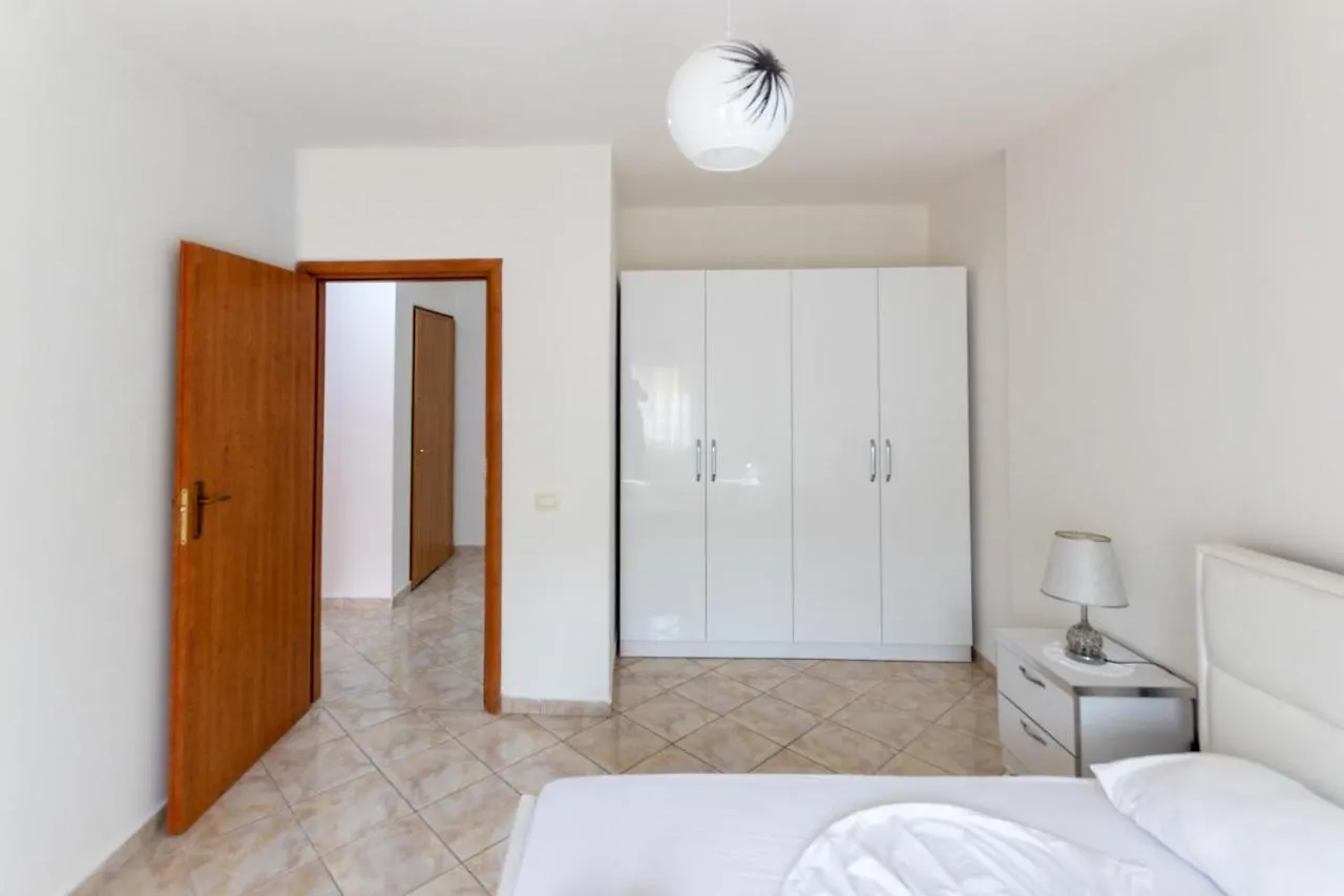 Spacious 2 Bedroom Apartment In Durres Beach 0*,