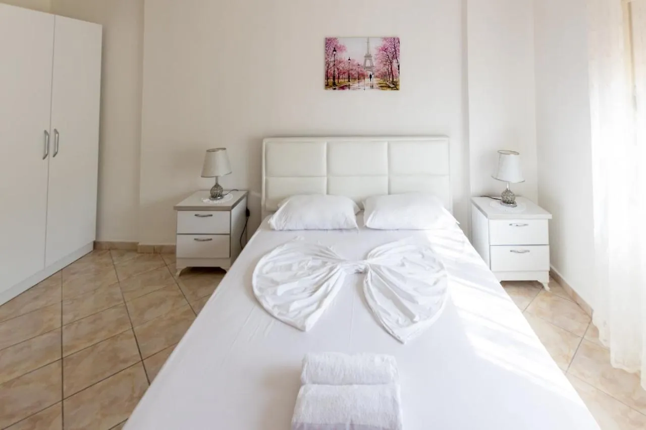Spacious 2 Bedroom Apartment In Durres Beach Albanië