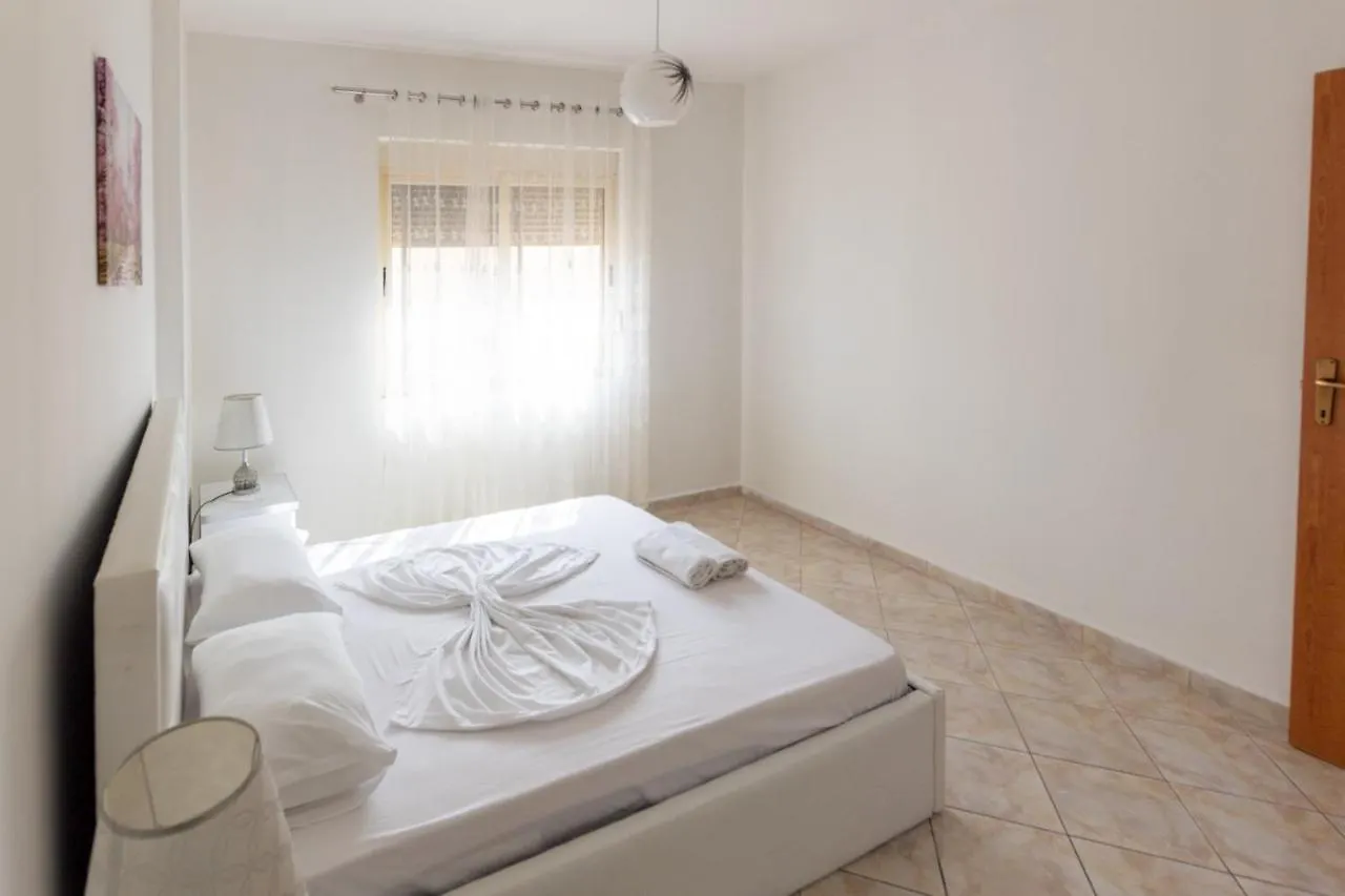 Spacious 2 Bedroom Apartment In Durres Beach 0*,